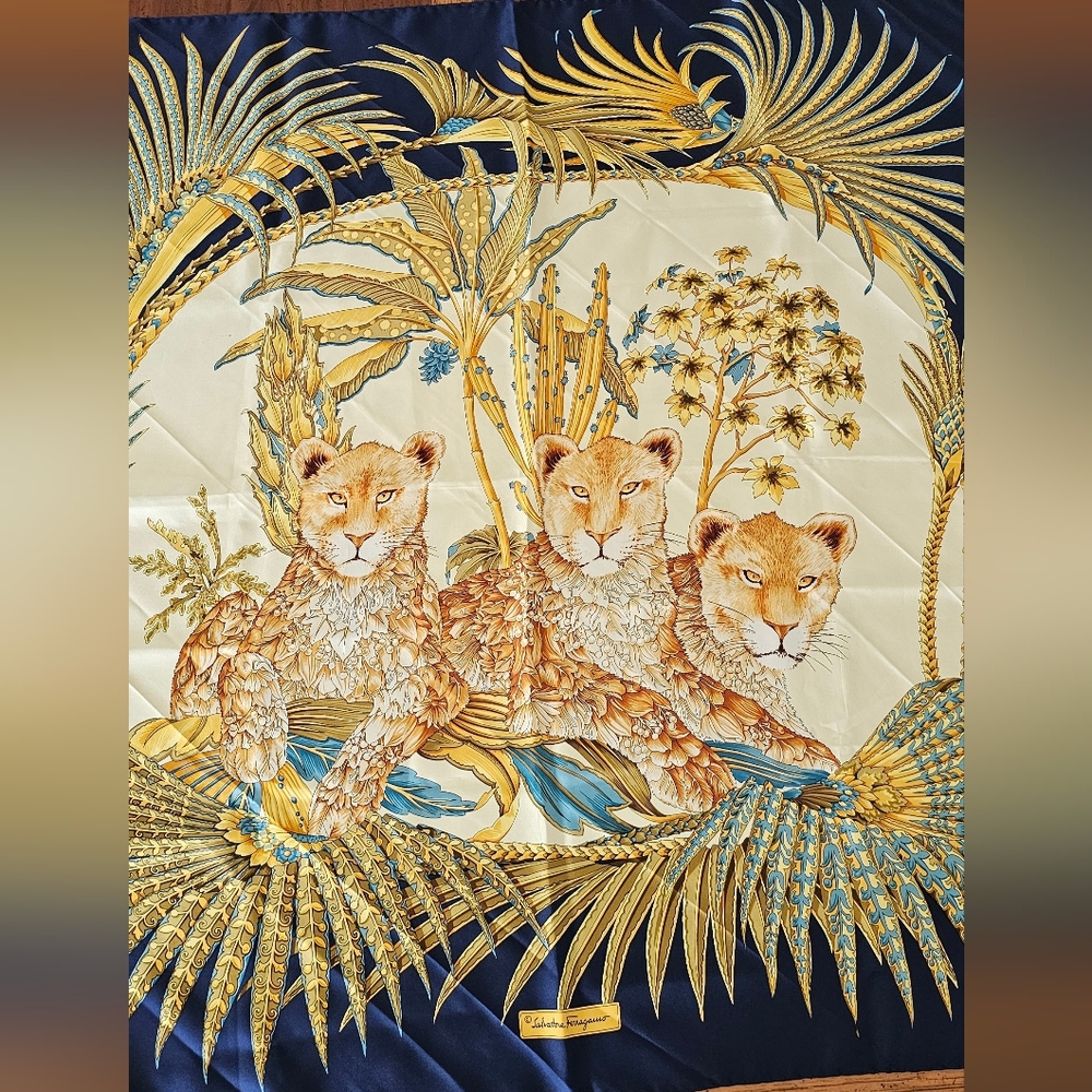 💙NWOT Salvatore Ferragamo Collectors Big Cats Silk Scarf💙